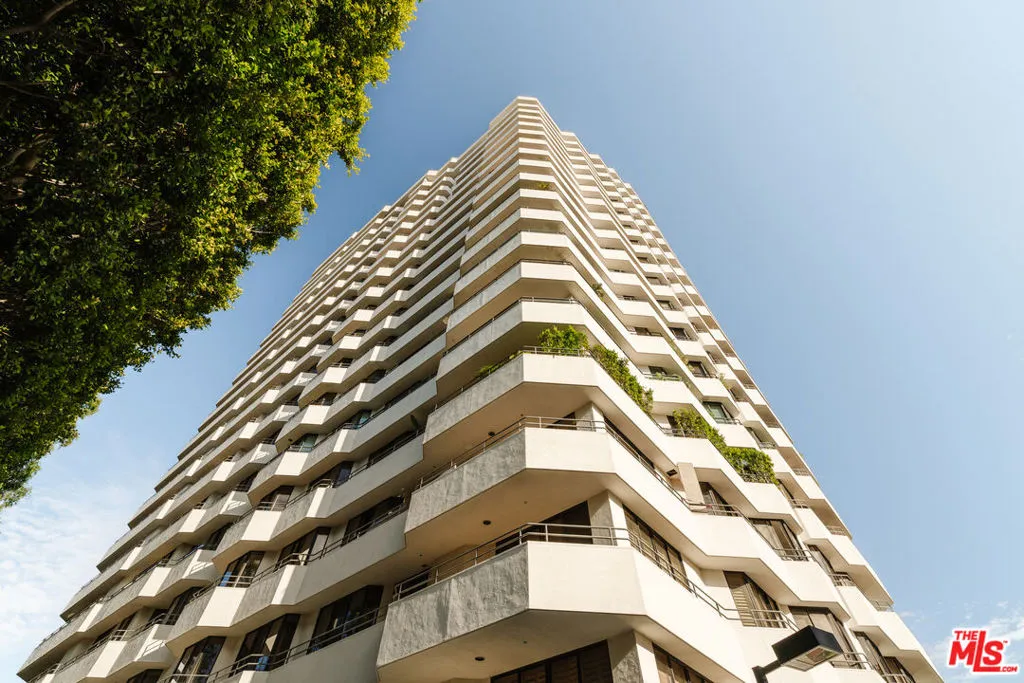 10601 Wilshire Boulevard 303, Los Angeles, California 90024 home-pic-1